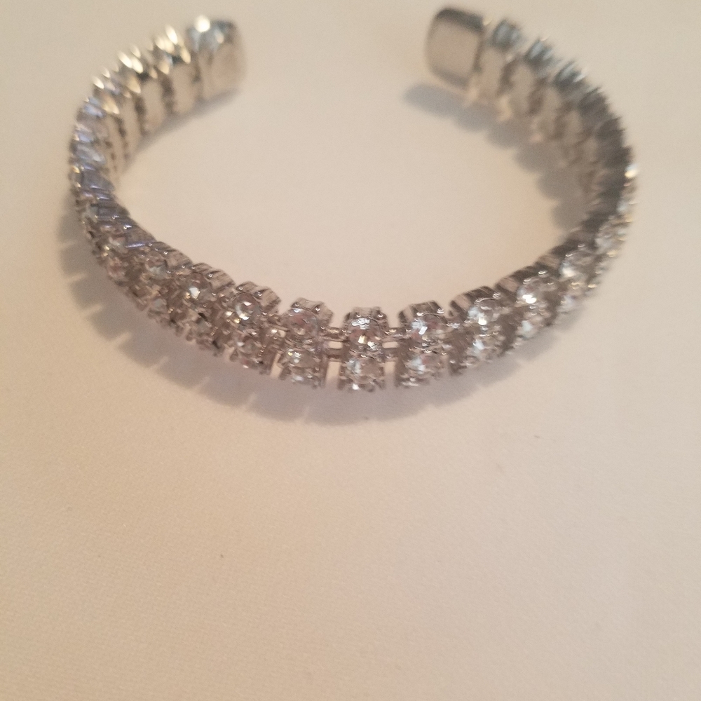 Joan Rivers Cuff Rhinestone bracelet - Picture 4 of 4
